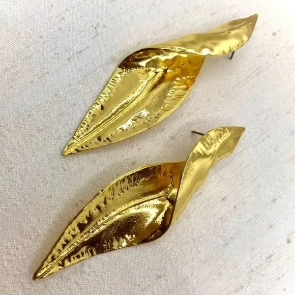 New Twisted Leaf Gold Earrings - Picture 3 of 5